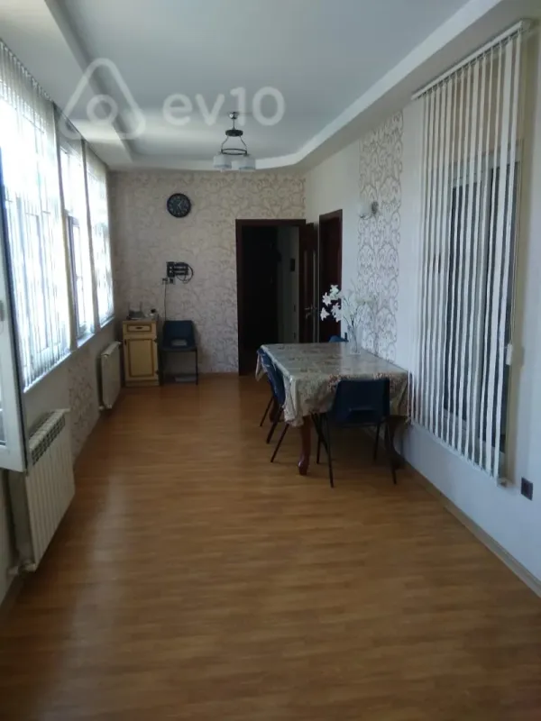 Kirayə verilir 2 otaqlı köhnə tikili 75 m²