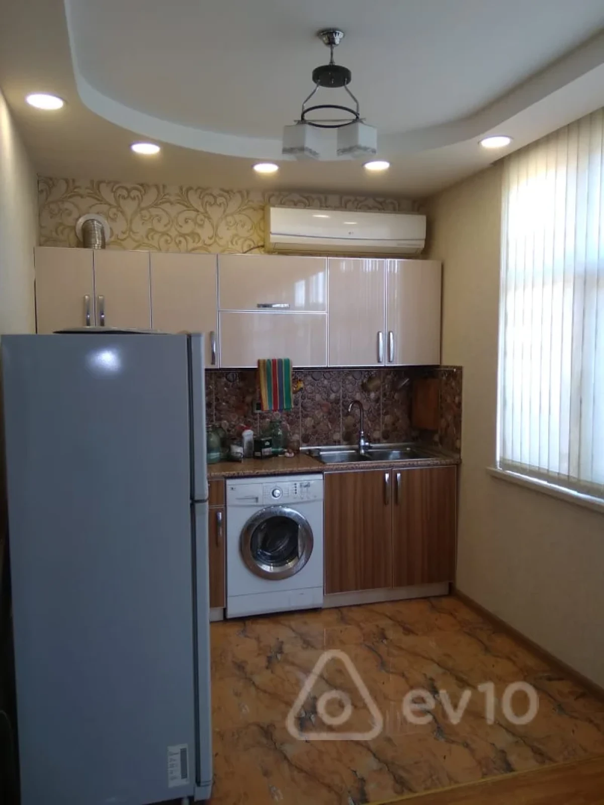 Kirayə verilir 2 otaqlı köhnə tikili 75 m²