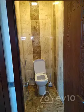 Kirayə verilir 2 otaqlı köhnə tikili 75 m²