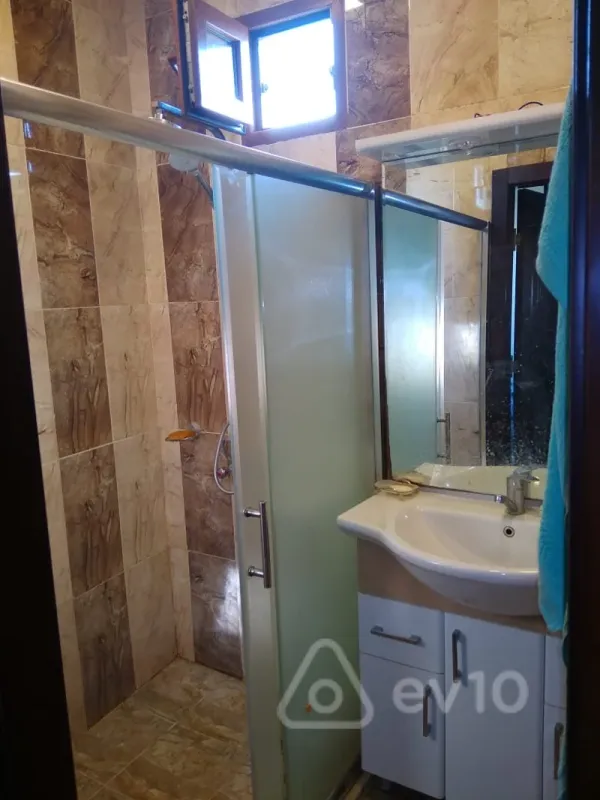 Kirayə verilir 2 otaqlı köhnə tikili 75 m²