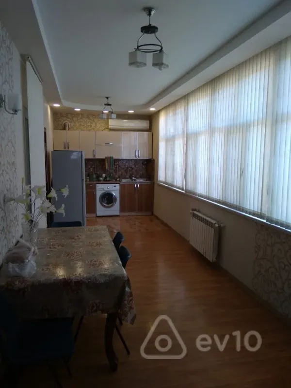 Kirayə verilir 2 otaqlı köhnə tikili 75 m²