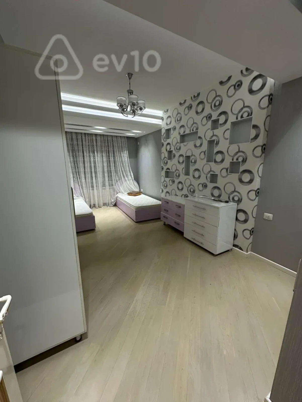 Kirayə verilir 3 otaqlı yeni tikili 150 m²