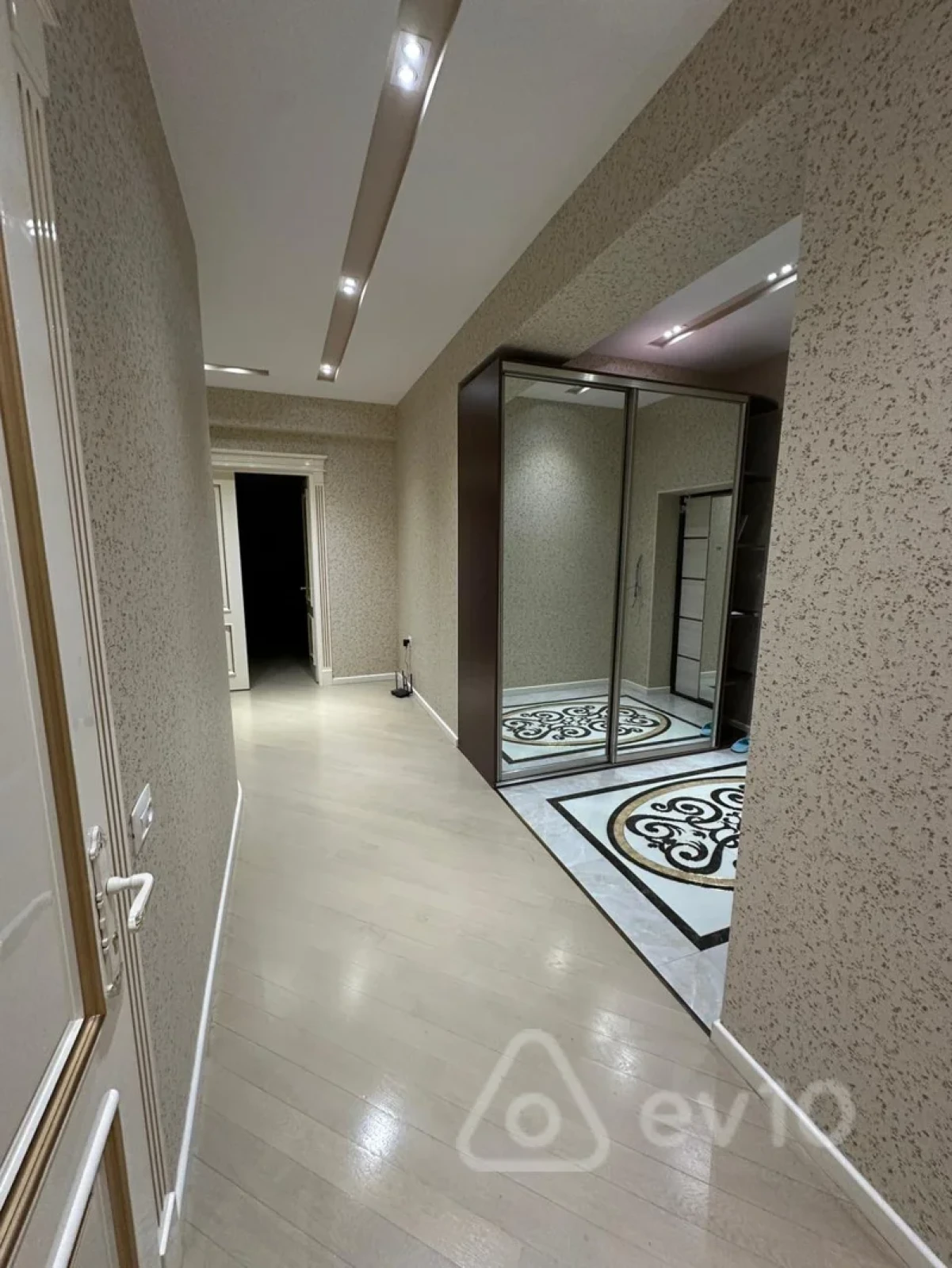 Kirayə verilir 3 otaqlı yeni tikili 150 m²