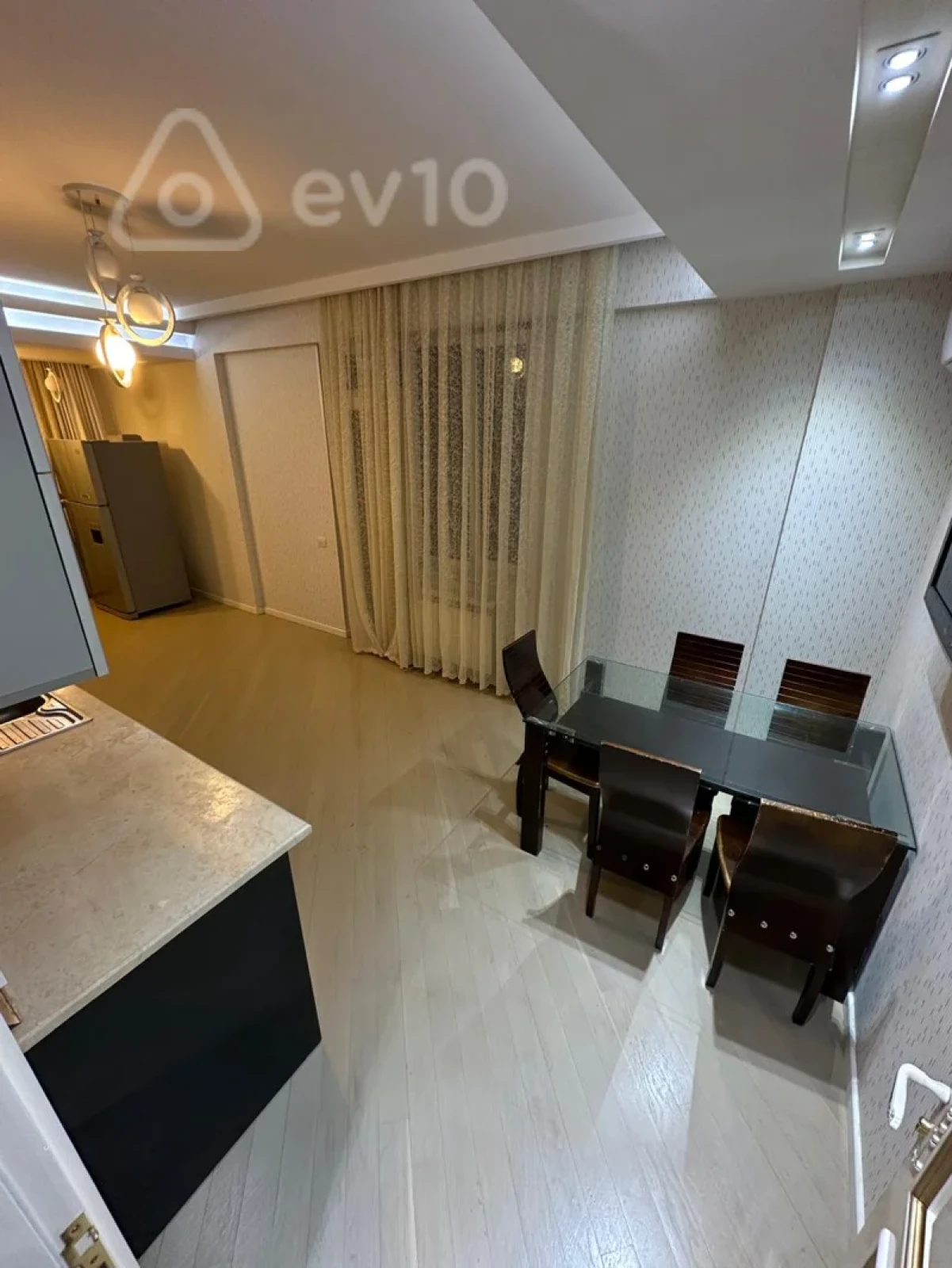 Kirayə verilir 3 otaqlı yeni tikili 150 m²