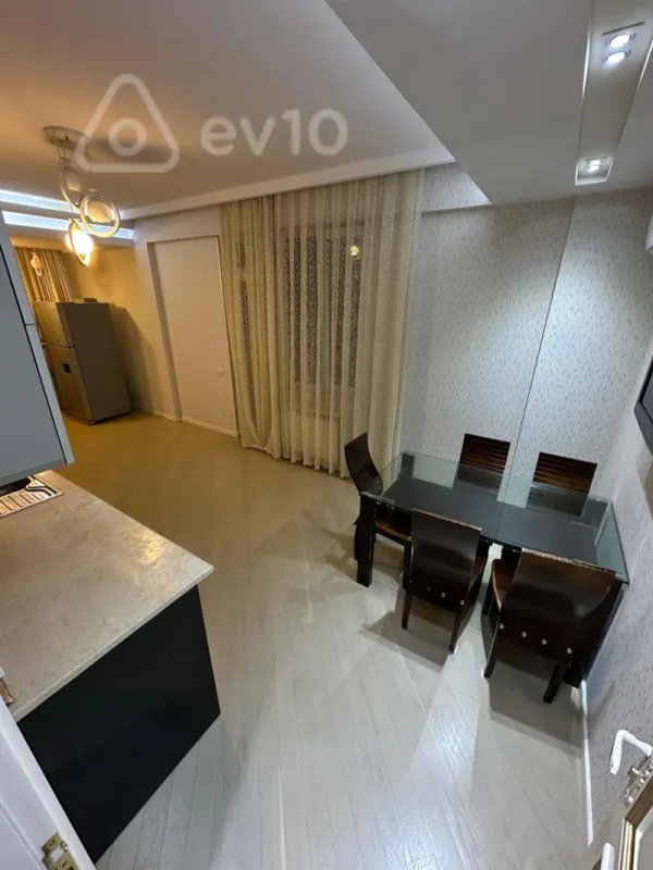 Kirayə verilir 3 otaqlı yeni tikili 150 m²