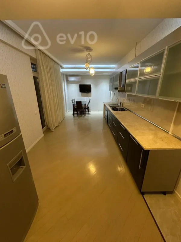 Kirayə verilir 3 otaqlı yeni tikili 150 m²