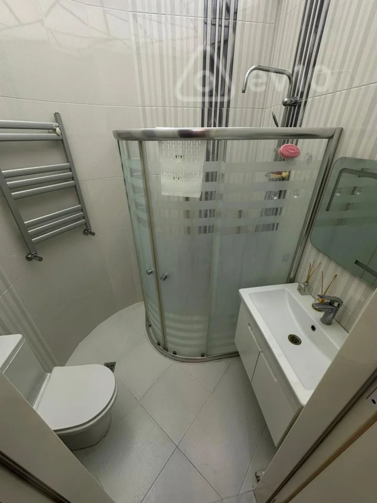 Kirayə verilir 3 otaqlı yeni tikili 150 m²