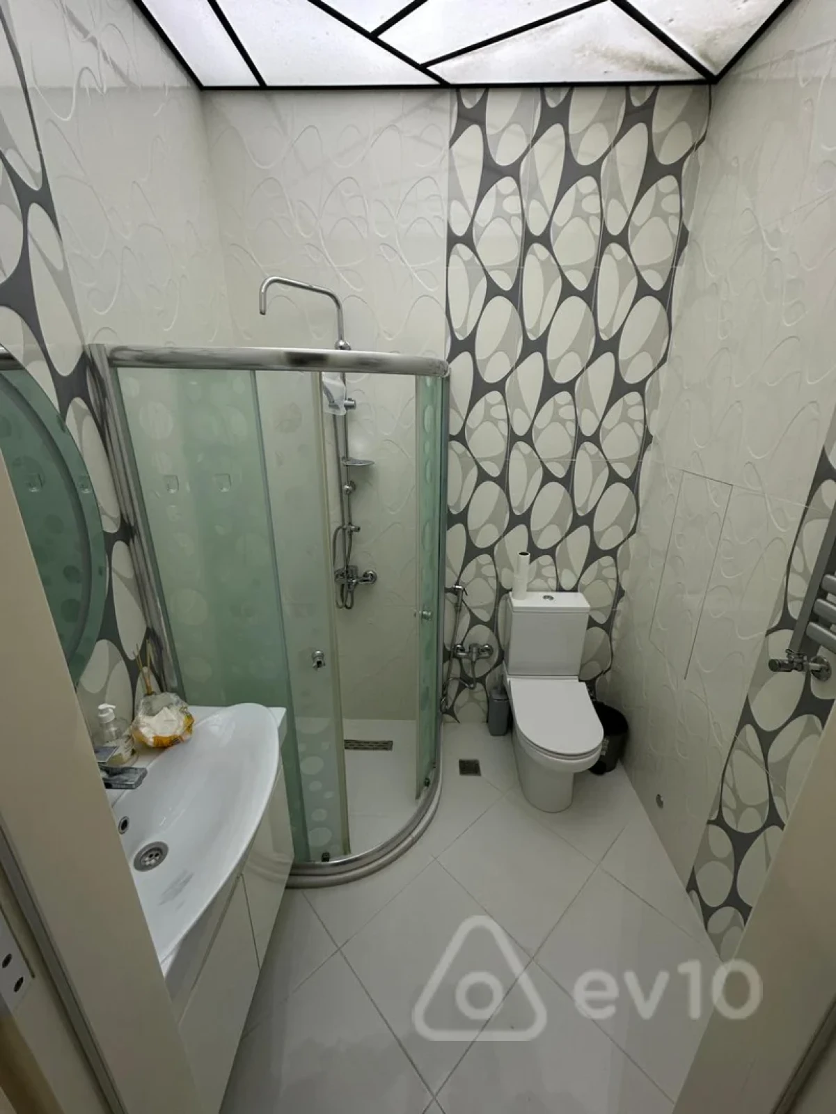 Kirayə verilir 3 otaqlı yeni tikili 150 m²