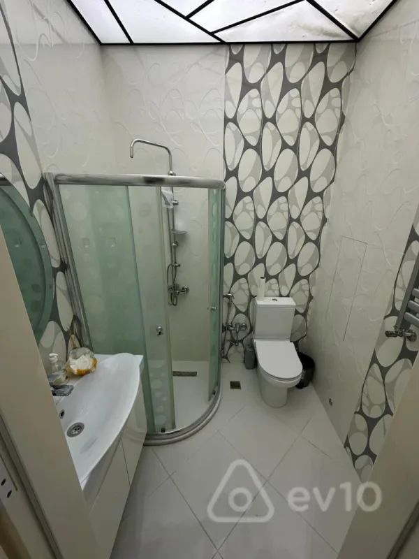 Kirayə verilir 3 otaqlı yeni tikili 150 m²