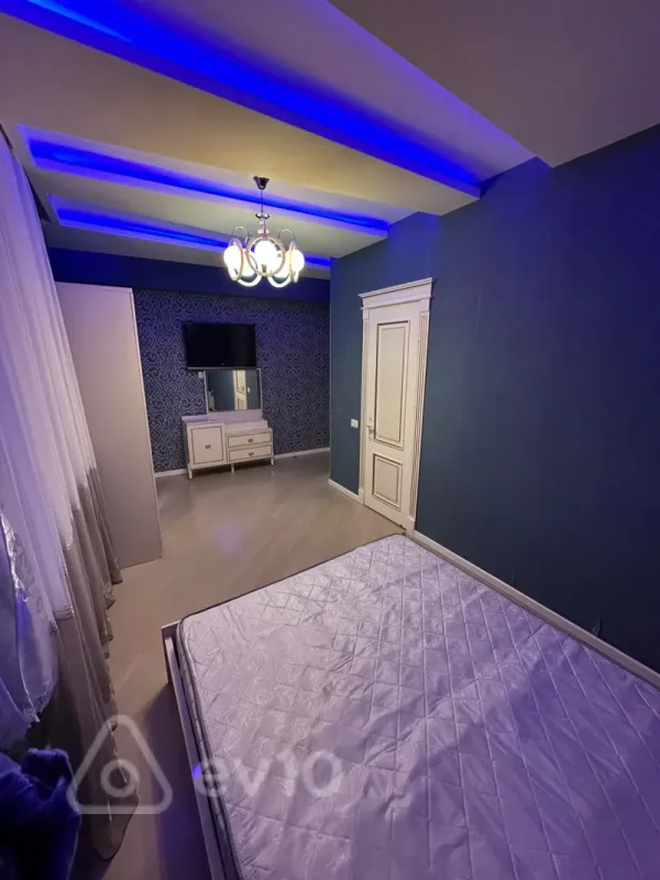 Kirayə verilir 3 otaqlı yeni tikili 150 m²