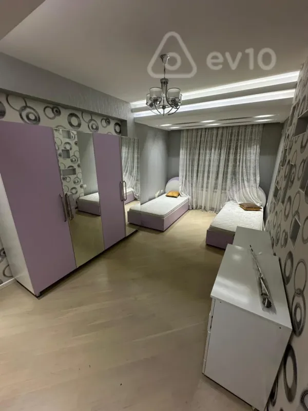 Kirayə verilir 3 otaqlı yeni tikili 150 m²