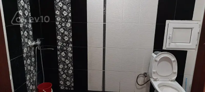 Kirayə verilir 2 otaqlı köhnə tikili 60 m²