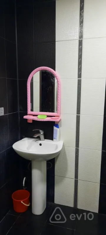 Kirayə verilir 2 otaqlı köhnə tikili 60 m²