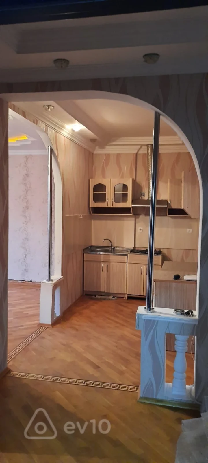 Kirayə verilir 2 otaqlı köhnə tikili 60 m²