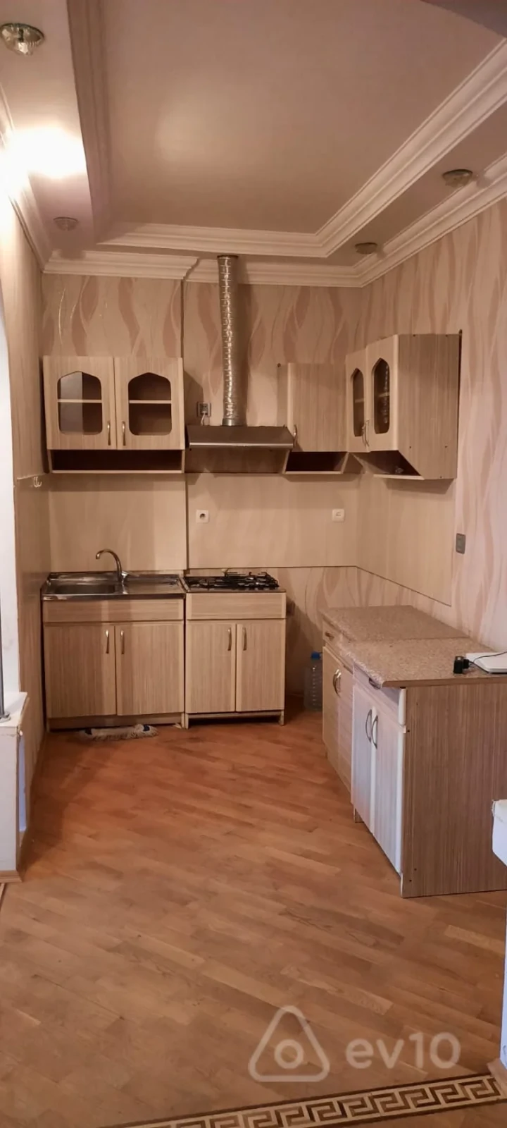 Kirayə verilir 2 otaqlı köhnə tikili 60 m²