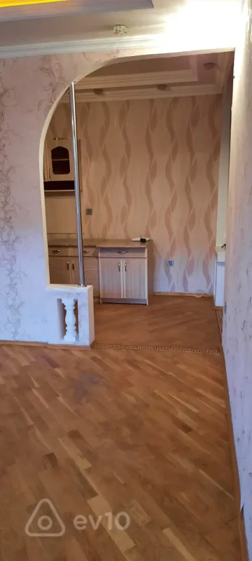 Kirayə verilir 2 otaqlı köhnə tikili 60 m²