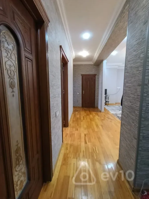 Kirayə verilir 3 otaqlı yeni tikili 94 m²
