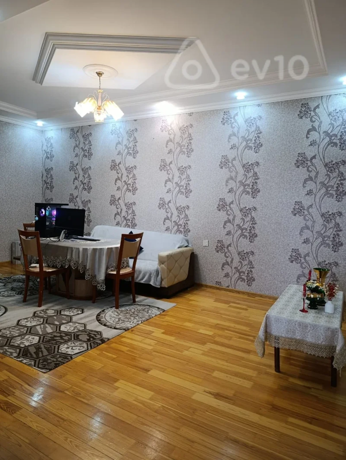 Kirayə verilir 3 otaqlı yeni tikili 94 m²