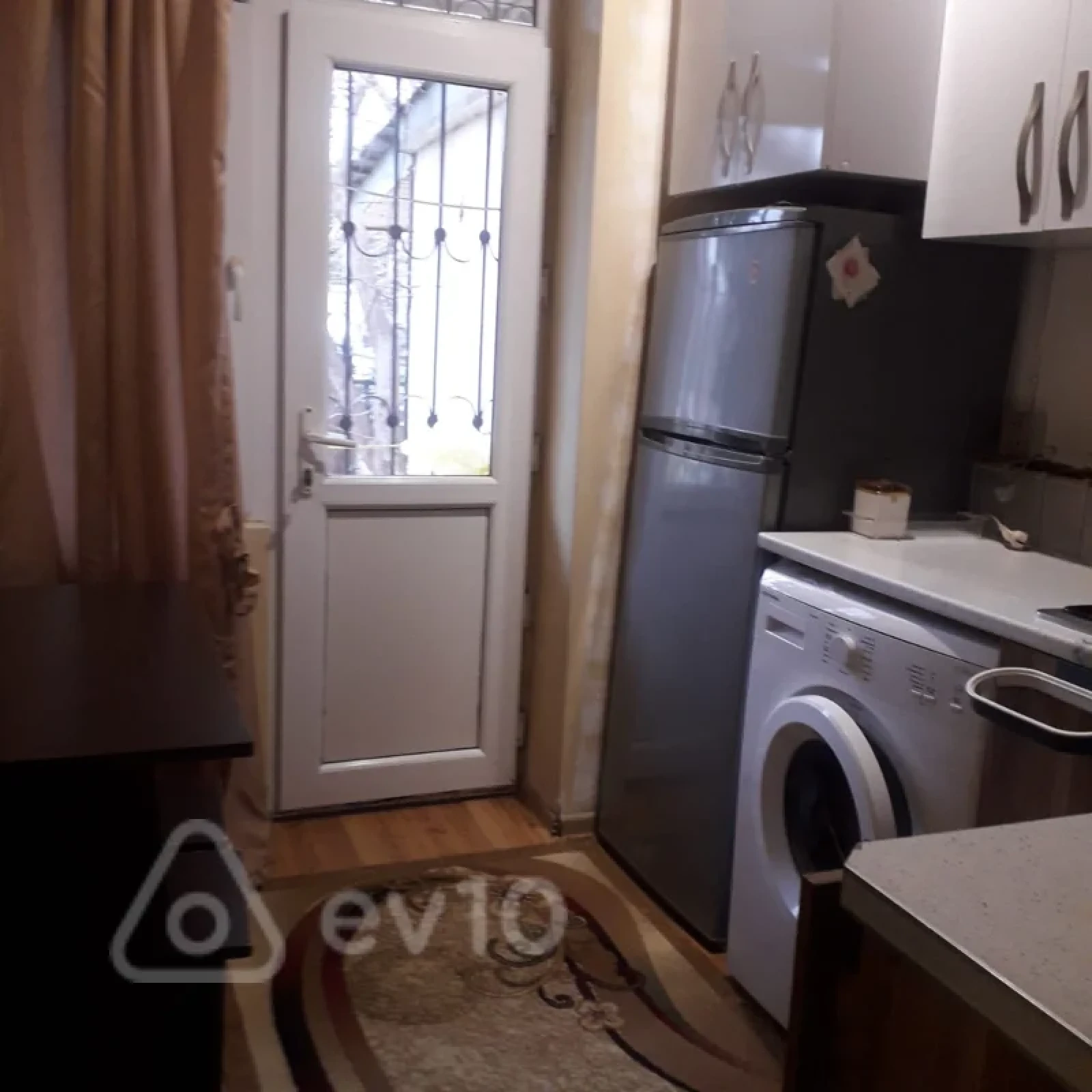 Kirayə verilir 2 otaqlı köhnə tikili 50 m²
