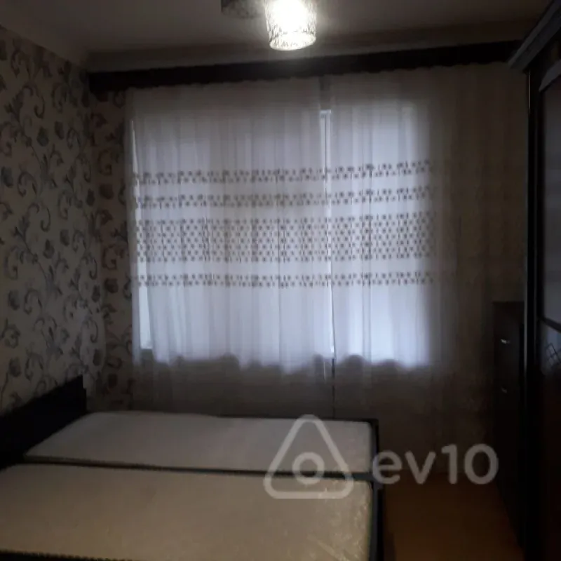 Kirayə verilir 2 otaqlı köhnə tikili 50 m²