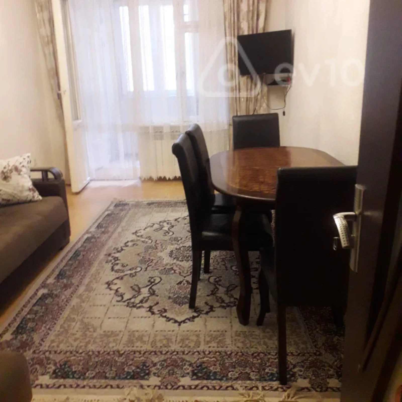 Kirayə verilir 2 otaqlı köhnə tikili 50 m²