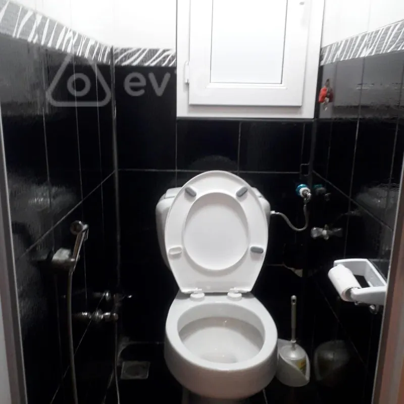 Kirayə verilir 2 otaqlı köhnə tikili 50 m²