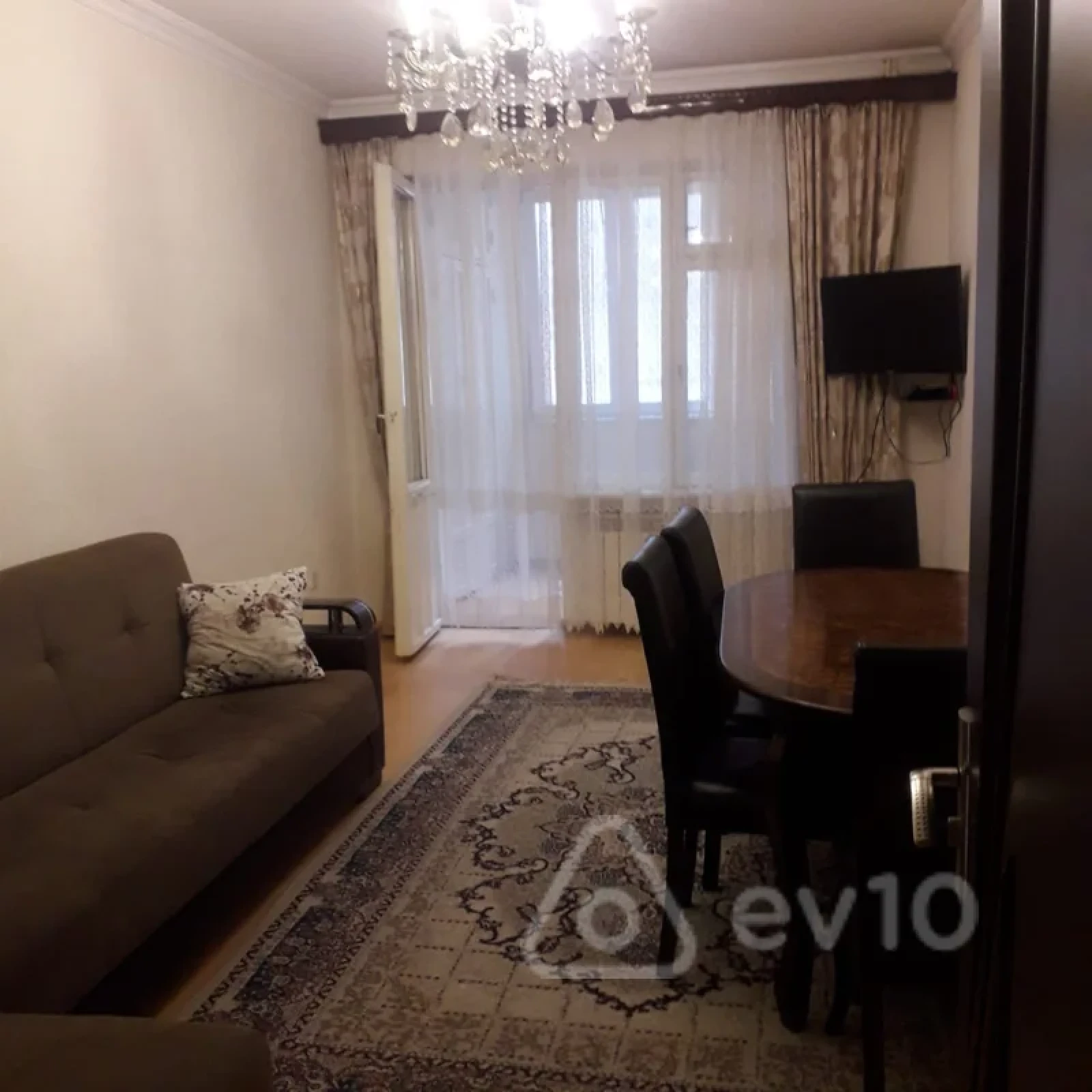 Kirayə verilir 2 otaqlı köhnə tikili 50 m²