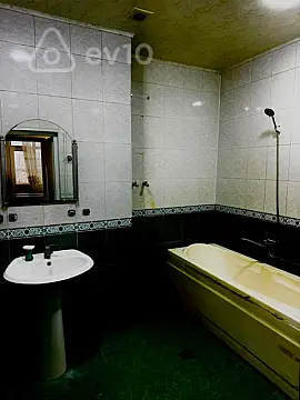 Kirayə verilir 2 otaqlı yeni tikili 85 m²