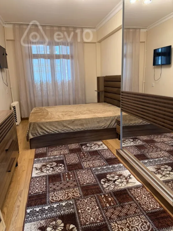 Kirayə verilir 2 otaqlı köhnə tikili 75 m²