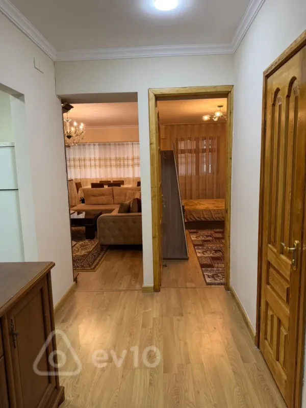 Kirayə verilir 2 otaqlı köhnə tikili 75 m²
