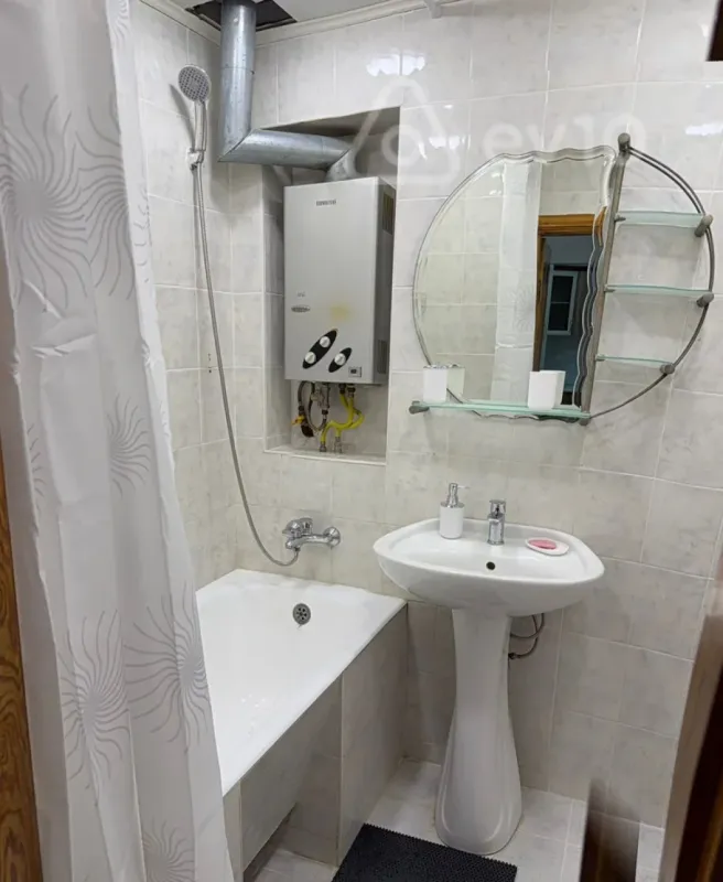 Kirayə verilir 2 otaqlı köhnə tikili 75 m²