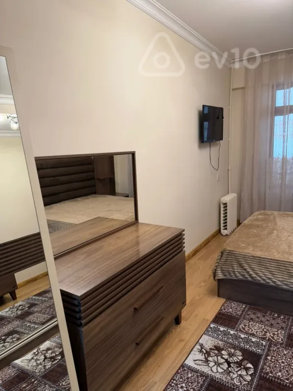 Kirayə verilir 2 otaqlı köhnə tikili 75 m²