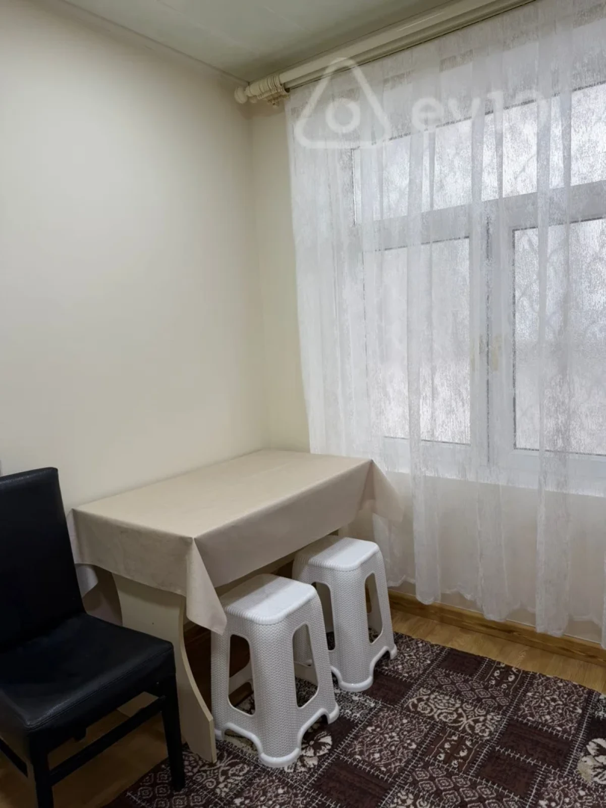 Kirayə verilir 2 otaqlı köhnə tikili 75 m²