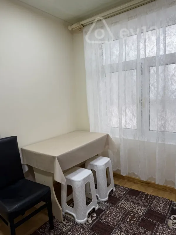 Kirayə verilir 2 otaqlı köhnə tikili 75 m²