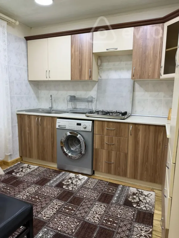 Kirayə verilir 2 otaqlı köhnə tikili 75 m²