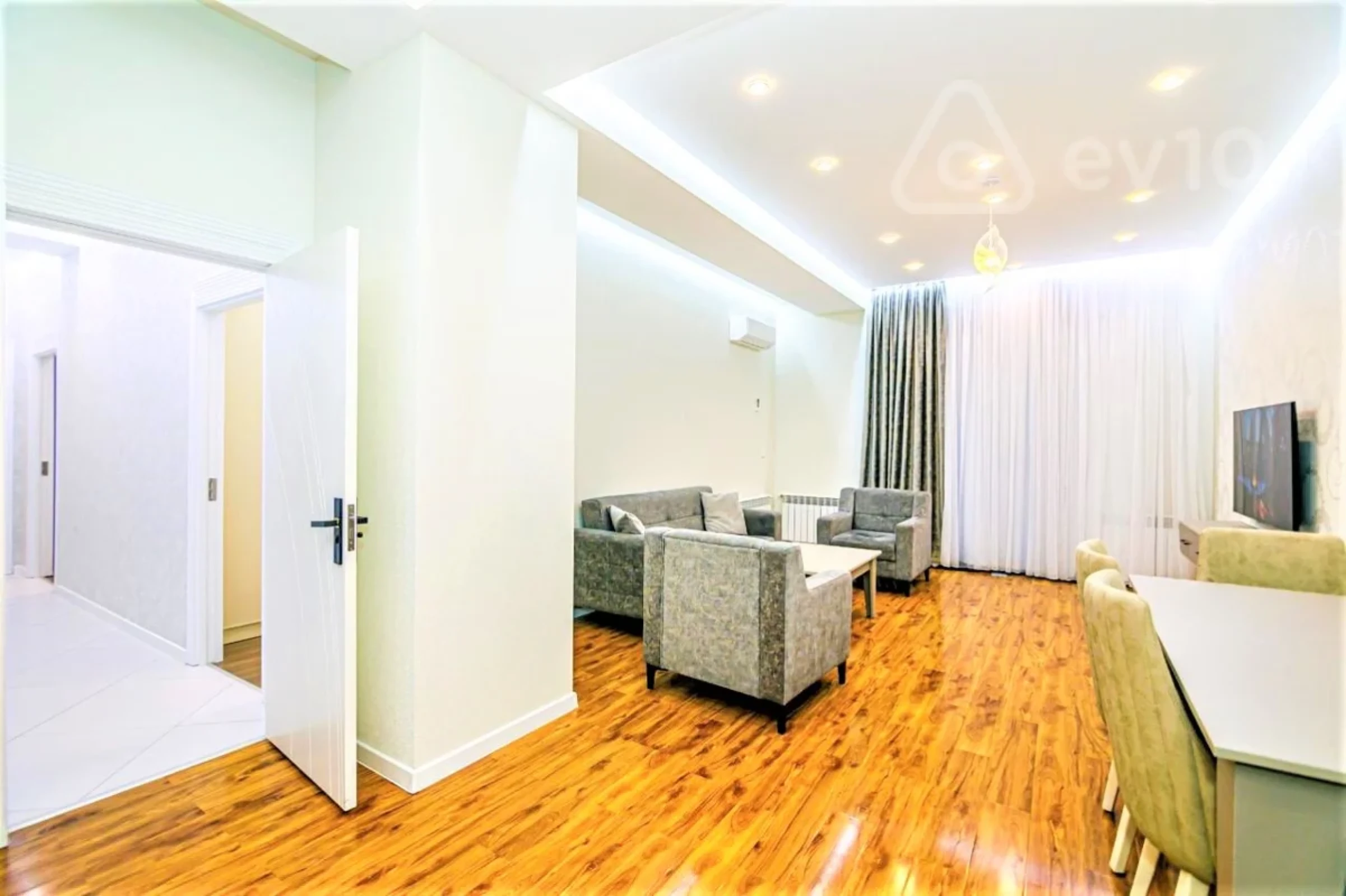 Kirayə verilir 3 otaqlı yeni tikili 120 m²