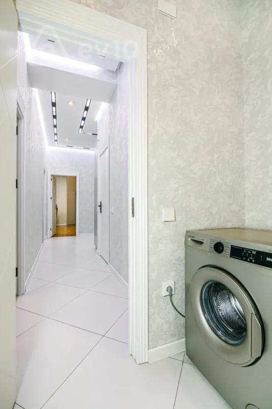 Kirayə verilir 3 otaqlı yeni tikili 120 m²