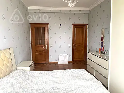 Kirayə verilir 3 otaqlı yeni tikili 130 m²
