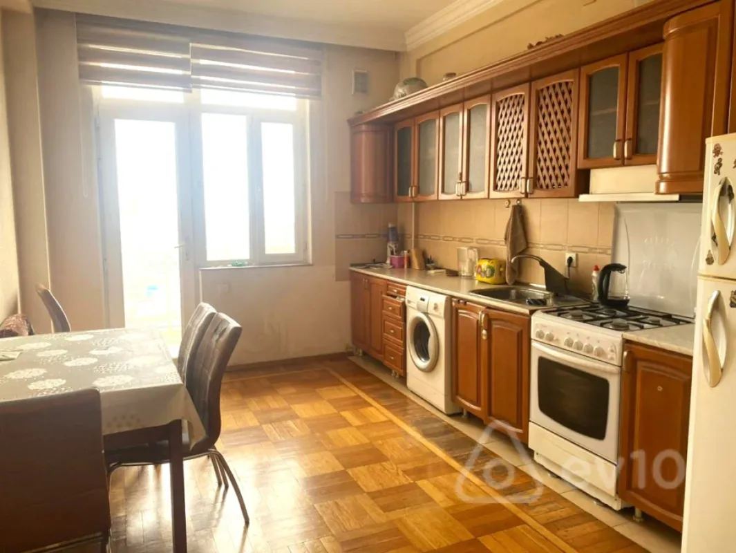 Kirayə verilir 3 otaqlı yeni tikili 130 m²