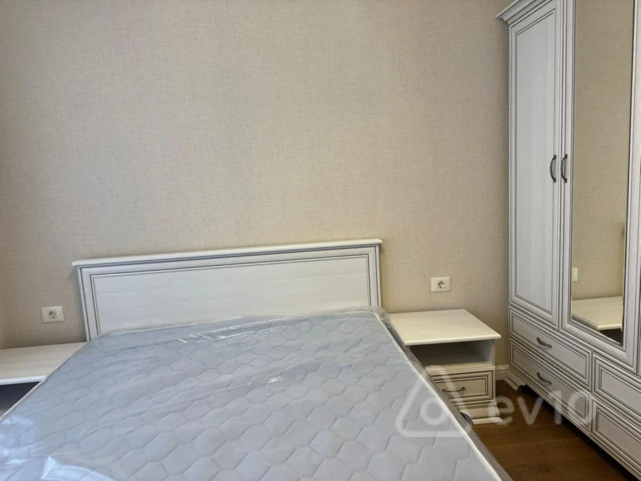 Kirayə verilir 2 otaqlı yeni tikili 65 m²