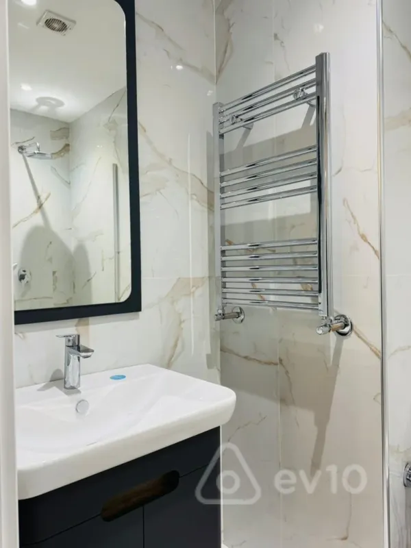 Kirayə verilir 2 otaqlı yeni tikili 65 m²