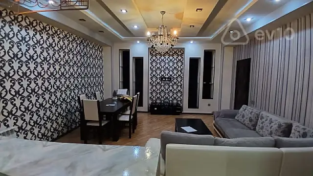 Kirayə verilir 3 otaqlı yeni tikili 100 m²