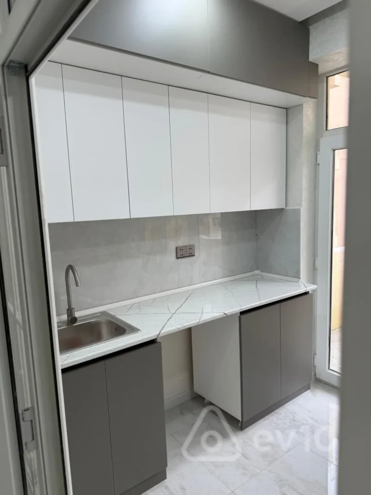 Kirayə verilir 2 otaqlı yeni tikili 61 m²