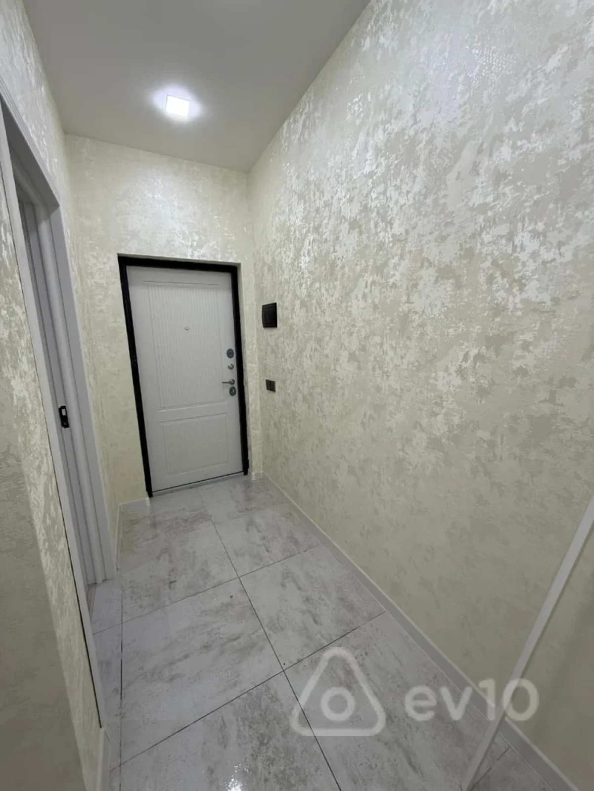Kirayə verilir 2 otaqlı yeni tikili 61 m²