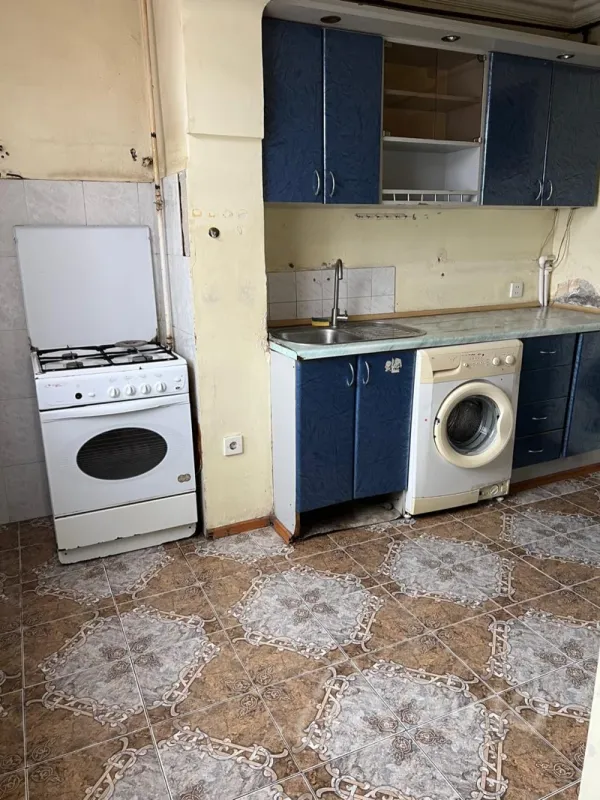 Kirayə verilir 3 otaqlı köhnə tikili 60 m²