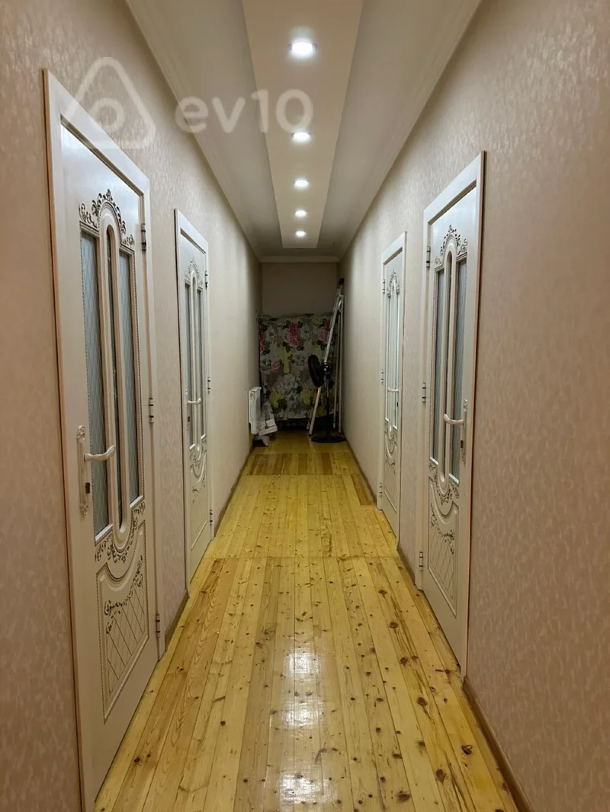 Satılır 6 otaqlı həyət evi 252 m²