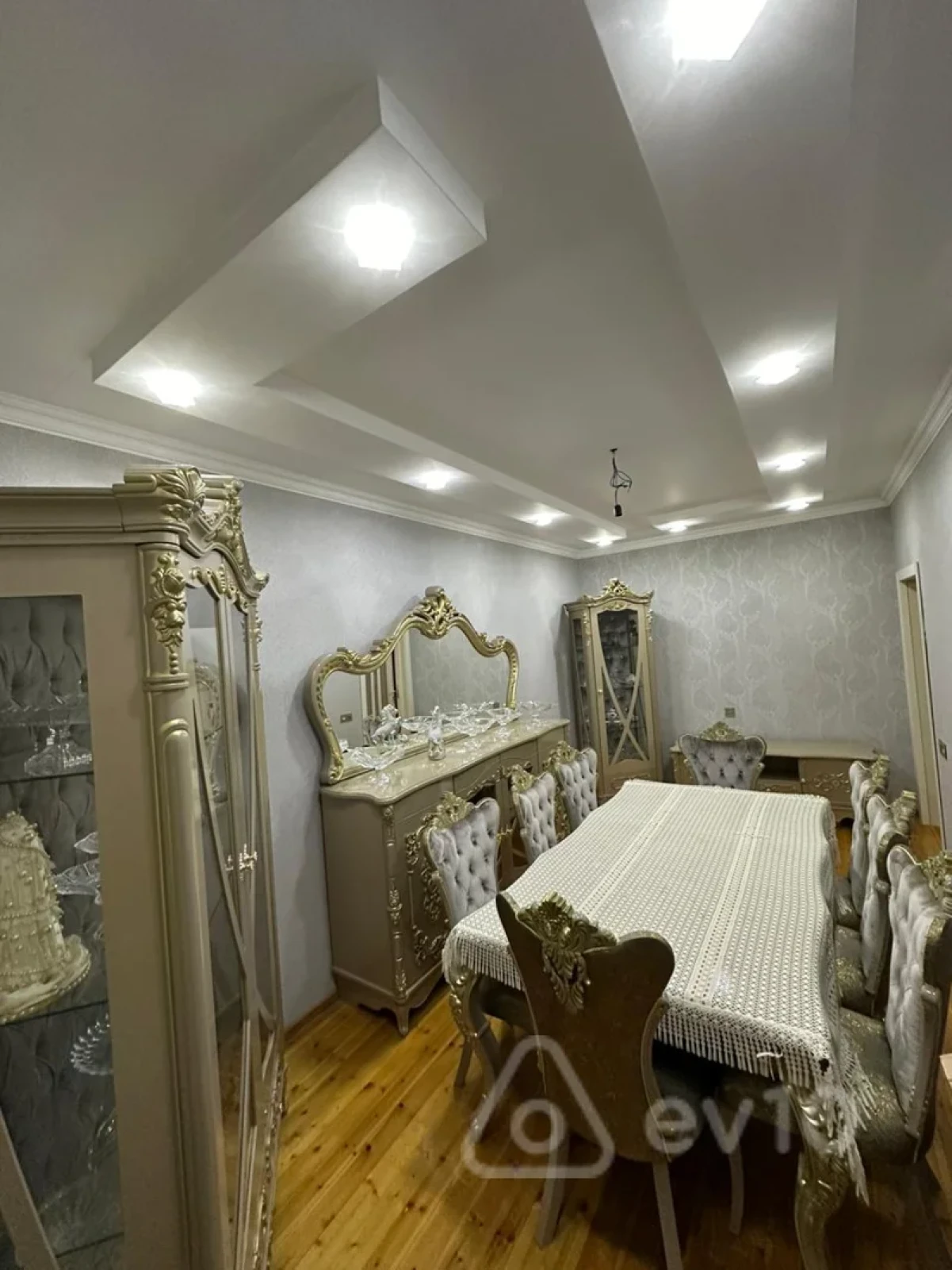 Satılır 6 otaqlı həyət evi 252 m²