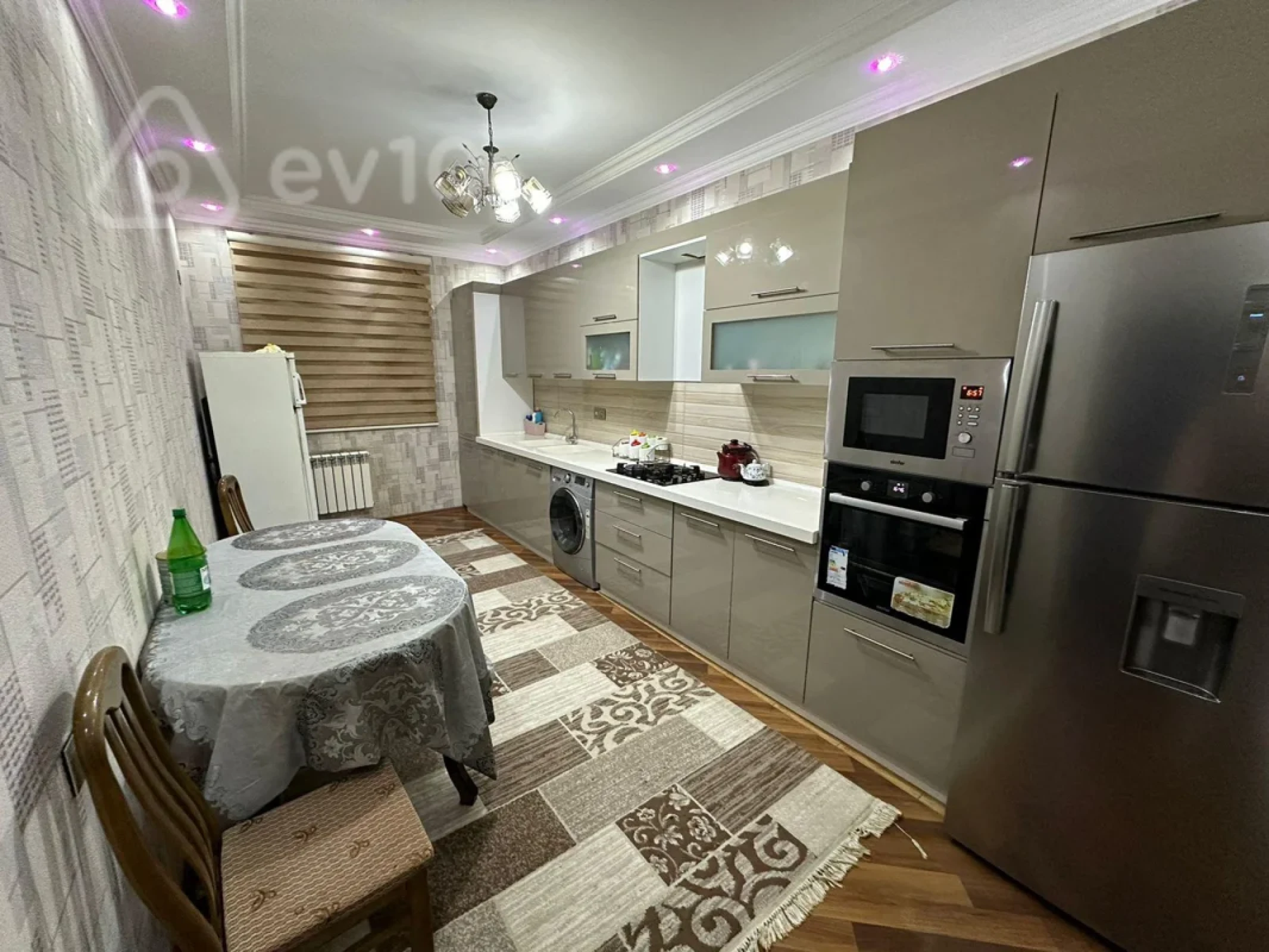 Satılır 6 otaqlı həyət evi 252 m²