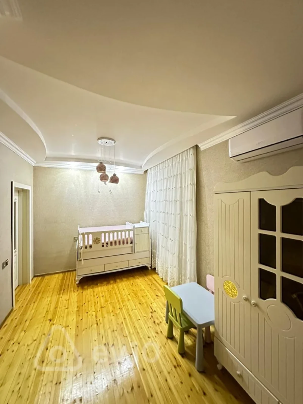 Satılır 6 otaqlı həyət evi 252 m²