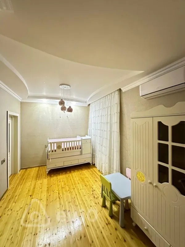 Satılır 6 otaqlı həyət evi 252 m²
